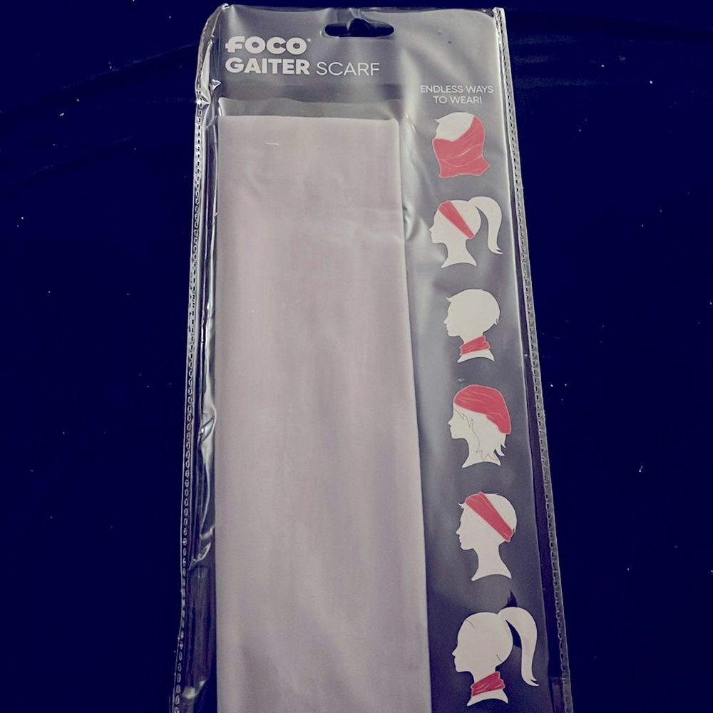 NWT foco gaiter scarf